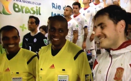 Mondial 2014 : un arbitre se prend un vent monumental (VIDEO)