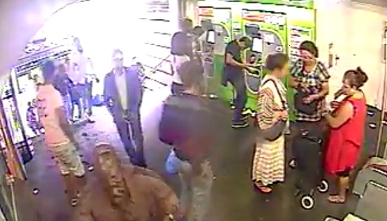 France : Elle se fait arracher son collier de 16.000€ dans le métro (VIDEO)