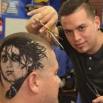Cet artiste coiffeur réalise des œuvres d&rsquo;art sur la tête de ses clients﻿ (photos et vidéo)