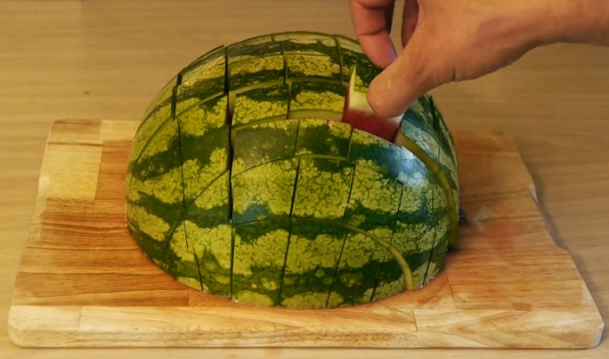 Comment découper facilement une pastèque ? (vidéo)