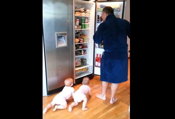 Ces jumeaux ont trop la dalle ! (vidéo)