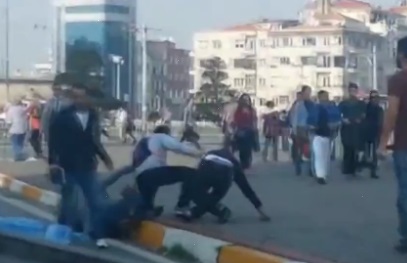 Turquie : il envoie son chien séparer une bagarre (vidéo)