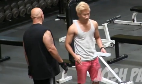 Se droguer dans une salle de sport (caméra cachée)