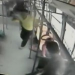 Chine : son téléphone portable prend feu dans le bus (vidéo)