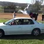 Compilation : sauter une voiture qui roule et se manger (vidéo)