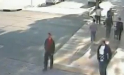 Pensez-vous que ce passant a sauvé cette  jeune cycliste ? (vidéo)