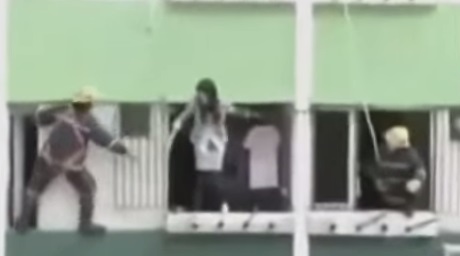 Tentative de suicide : l&rsquo;attitude de son voisin fait le buzz (vidéo)