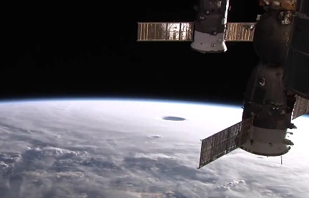 Impressionnant : l’œil du typhon Vongfong vu de l&rsquo;espace (vidéo)