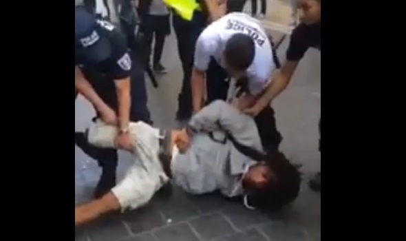 Montpellier – Il brise la vitre d&rsquo;une voiture de police lors de son arrestation (vidéo)