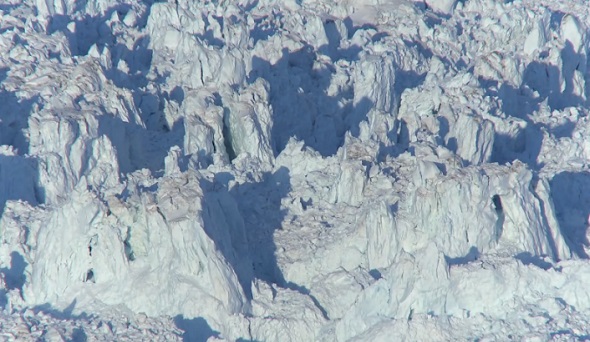 Impressionnant – Le plus grand effondrement glacier jamais filmé au Groenland (vidéo)