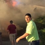 Un inconnu sauve un vieil homme des flammes ! (vidéo)