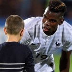 Paul Pogba offre son short à un enfant qui… le refuse (vidéo)