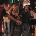 Un zombie Luis Suarez terrorise les passants à Londres (vidéo)