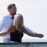 Il rejoue la scène culte de Titanic avec des inconnus (vidéo)