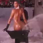 Kim Kardashian nue : la super souffleuse à neige à son effigie (vidéo)