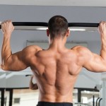 À 84 ans, il enchaîne 18 tractions à la barre fixe (vidéo)