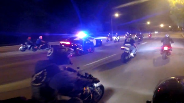 Une course poursuite entre des motards et des policiers filmée avec une GoPro (vidéo)