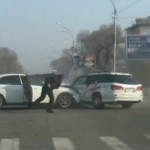Il prend la fuite après un violent accident de la route (vidéo)
