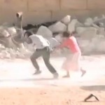 Syrie : un garçon sauve une fillette des tirs d&rsquo;un sniper (vidéo)