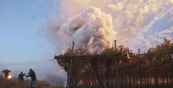 Impressionnant : un entrepôt de feux d&rsquo;artifice explose en italie (vidéo)