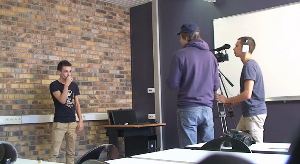 Gonzague piège des étudiants (vidéo)