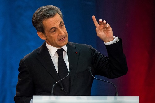 Les 4 blagues préférées de Nicolas Sarkozy en meeting (vidéo)