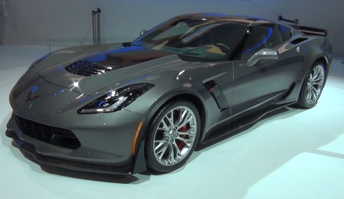 Un voiturier se fait un kiff au volant d’une Corvette C7 (vidéo)