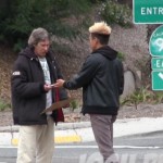 Regardez comment ce SDF dépense les 100$ qu&rsquo;un homme vient de lui donner (vidéo)