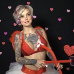 Sara X Mills fait danser ses seins pour la Saint-Valentin (vidéo)